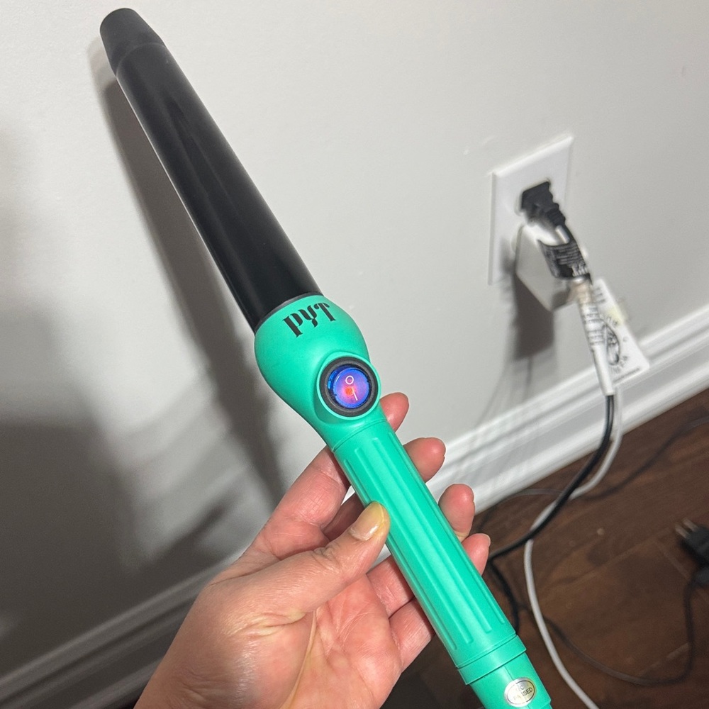 PYT Professional Curling Wand - Black and Green